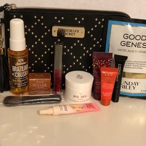 Deluxe Samples w/ Victoria Secret’s Wristlet